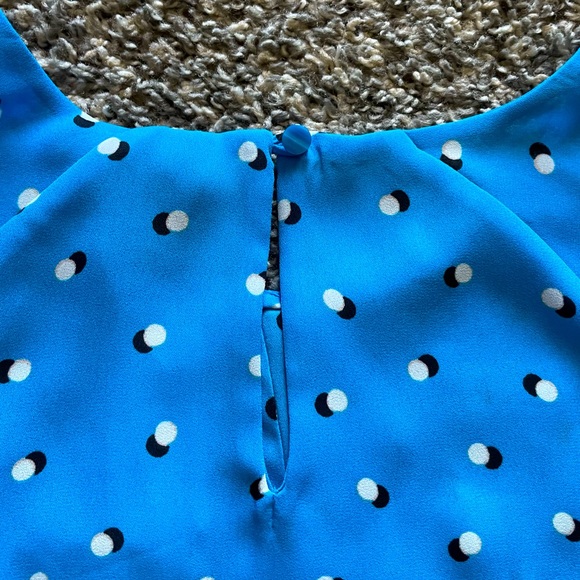 Woman’s blouse - Picture 2 of 6